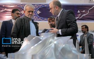 بازدید رئیس‌جمهور از نمایشگاه «پیشگامان پیشرفت»