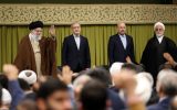 رهبر انقلاب: پشت لبخندهای دیپلماسی آمریکا باطن خبیث پنهان است، حواسمان باشد