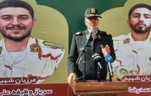 فرمانده انتظامی استان ایلام در مراسم بدرقه شهدای امنیت: مأموران مرزبانی، امنیت و آرامش را برای مردم ایران به ارمغان می‌آورند