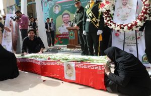 مراسم وداع با شهدای مرزبان ایلامی برگزار شد مراسم وداع با شهدای مرزبان ایلامی برگزار شد