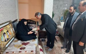 اولین دیدار فرماندار ایلام از منزل خانواده معزز شهدا