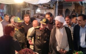صحنهای زیبا از بازار ایلام؛ مسئولان در کنار مردم صحنهای زیبا از بازار ایلام؛ مسئولان در کنار مردم