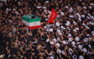 وداع با رهبر شهید؛ وقتی تاریخ به احترام ‌می ایستد