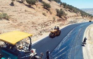 عملیات آسفالت دوربرگردان تونلهای دوقلو در محور کنارگذر شرقی ایلام در آستانه بهرهبرداری عملیات آسفالت دوربرگردان تونلهای دوقلو در محور کنارگذر شرقی ایلام در آستانه بهرهبرداری